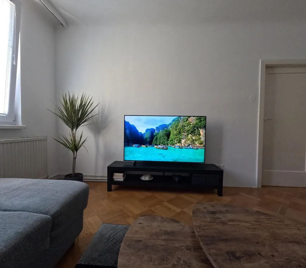 Vienna: Cozy 2-Room Apt. 0*, Vienna